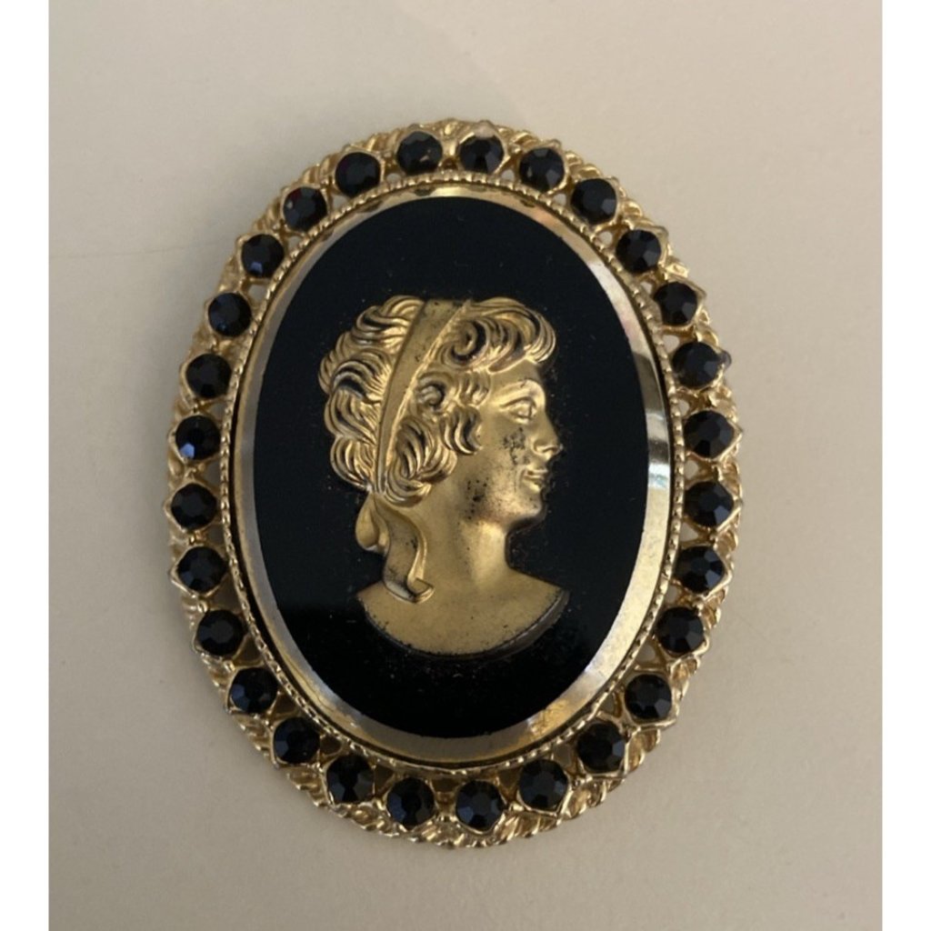 Sarah Coventry Black Glass With Gold Acrylic Victorian Lady Gold-Tone Gothic 17$